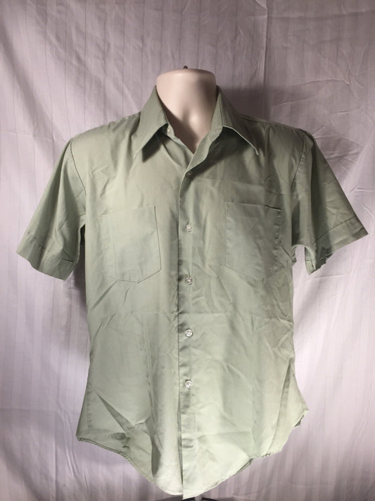 Vintage 70s // Sir Walter Green Casual Shirt // 65 Poly 35 Cotton // RN 42000 // Made in Korea // Sage // Sage