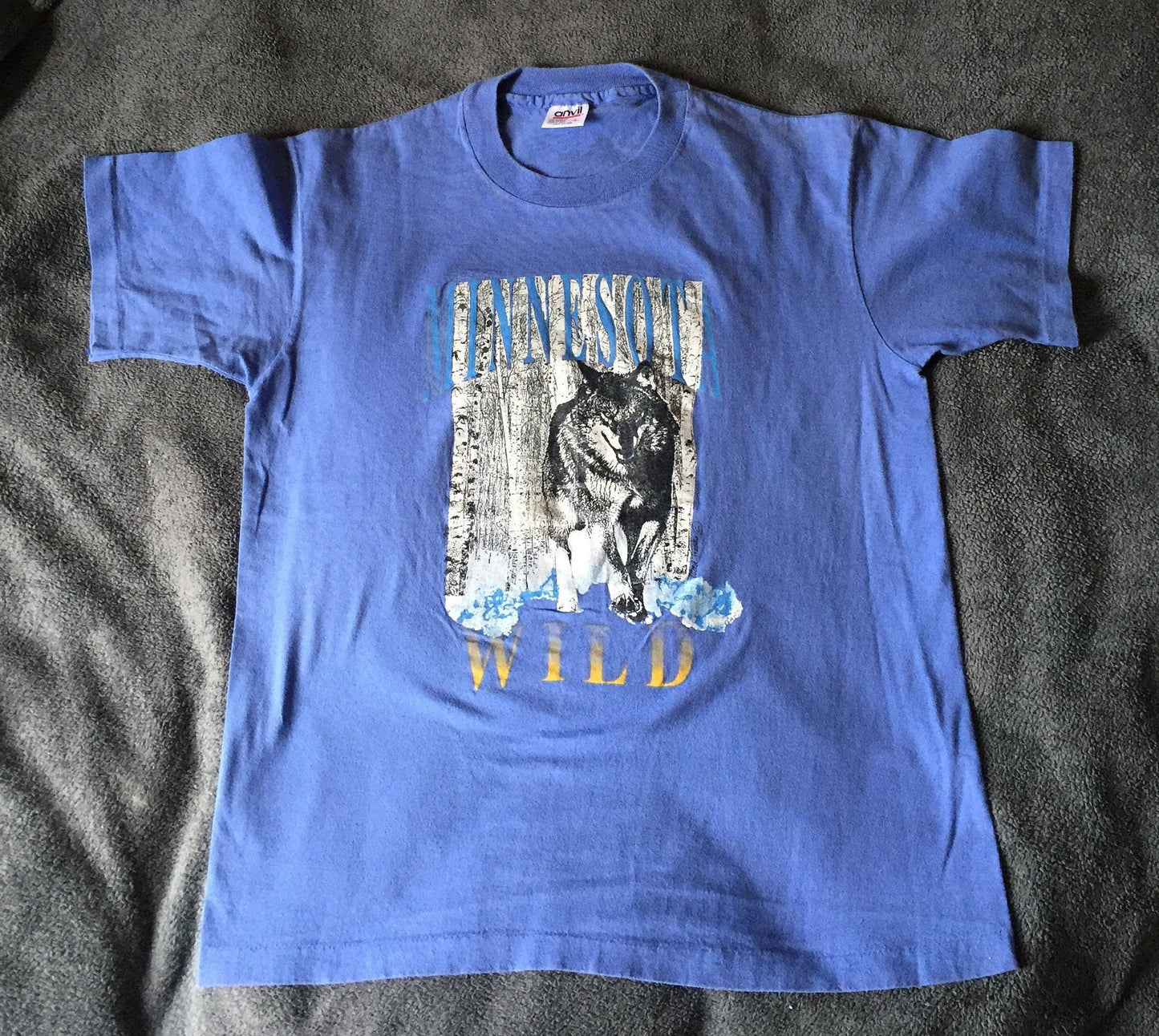 Vintage 90s // Minnesota Wild Wolf // Large T-shirt // Purple // Single Stitch // Anvil 100 Cotton // Made in USA