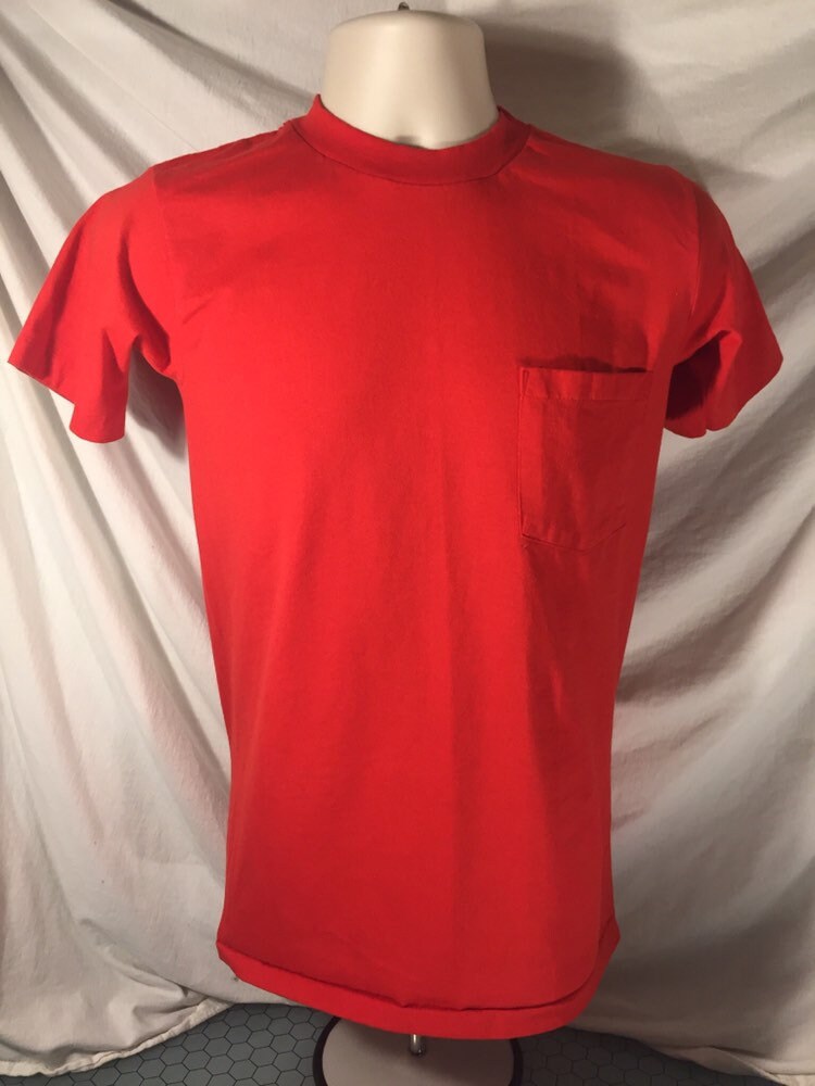 Vintage 80s // Small Red Pocket T Blank // Hanes Fifty-Fifty T-Shirt // Single Stitch // 50/50 // Made in USA // Deadstock // 26x16