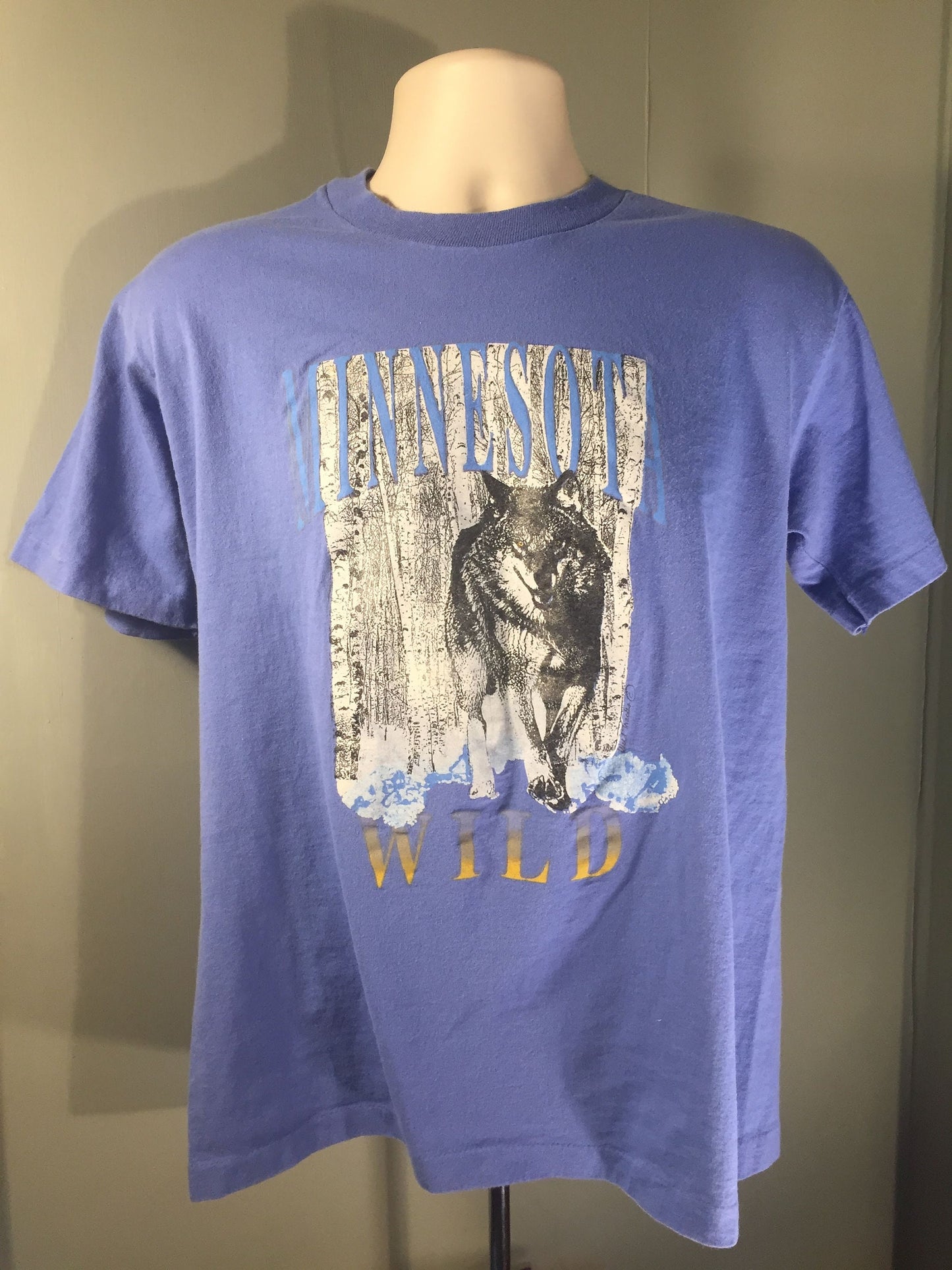 Vintage 90s // Minnesota Wild Wolf // Large T-shirt // Purple // Single Stitch // Anvil 100 Cotton // Made in USA
