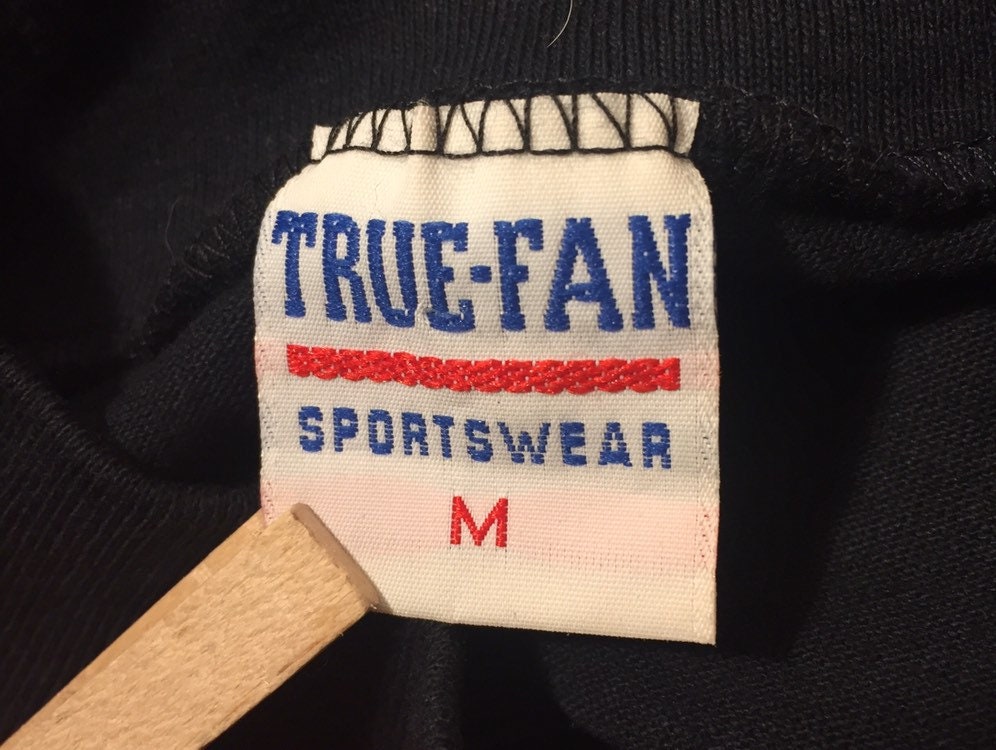 Vintage 90s Chicago Bulls Tru-Fan T-Shirt // Medium // 100 Cotton // Made in USA // Jordan Pippen // NBA