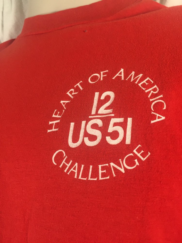 Vintage 80s // Hanes Medium Beefy-T // 100 Cotton // Heart of America Challenge Sailing T-shirt // Single-stitch // Made in USA // Red