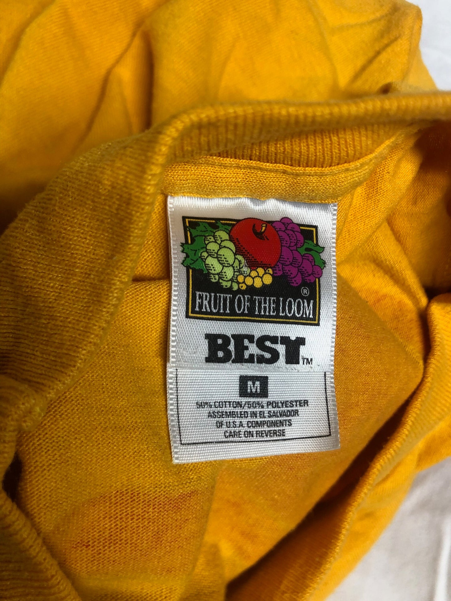 Vintage 90s Don't Mess With Texas Lone Star Steakhouse and Saloon Medium FOTL T-shirt Yellow