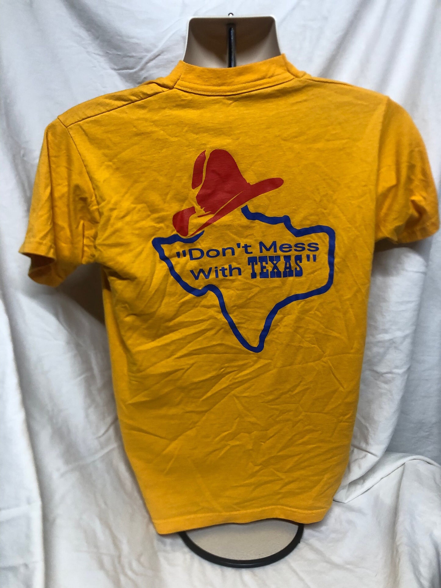 Vintage 90s Don't Mess With Texas Lone Star Steakhouse and Saloon Medium FOTL T-shirt Yellow