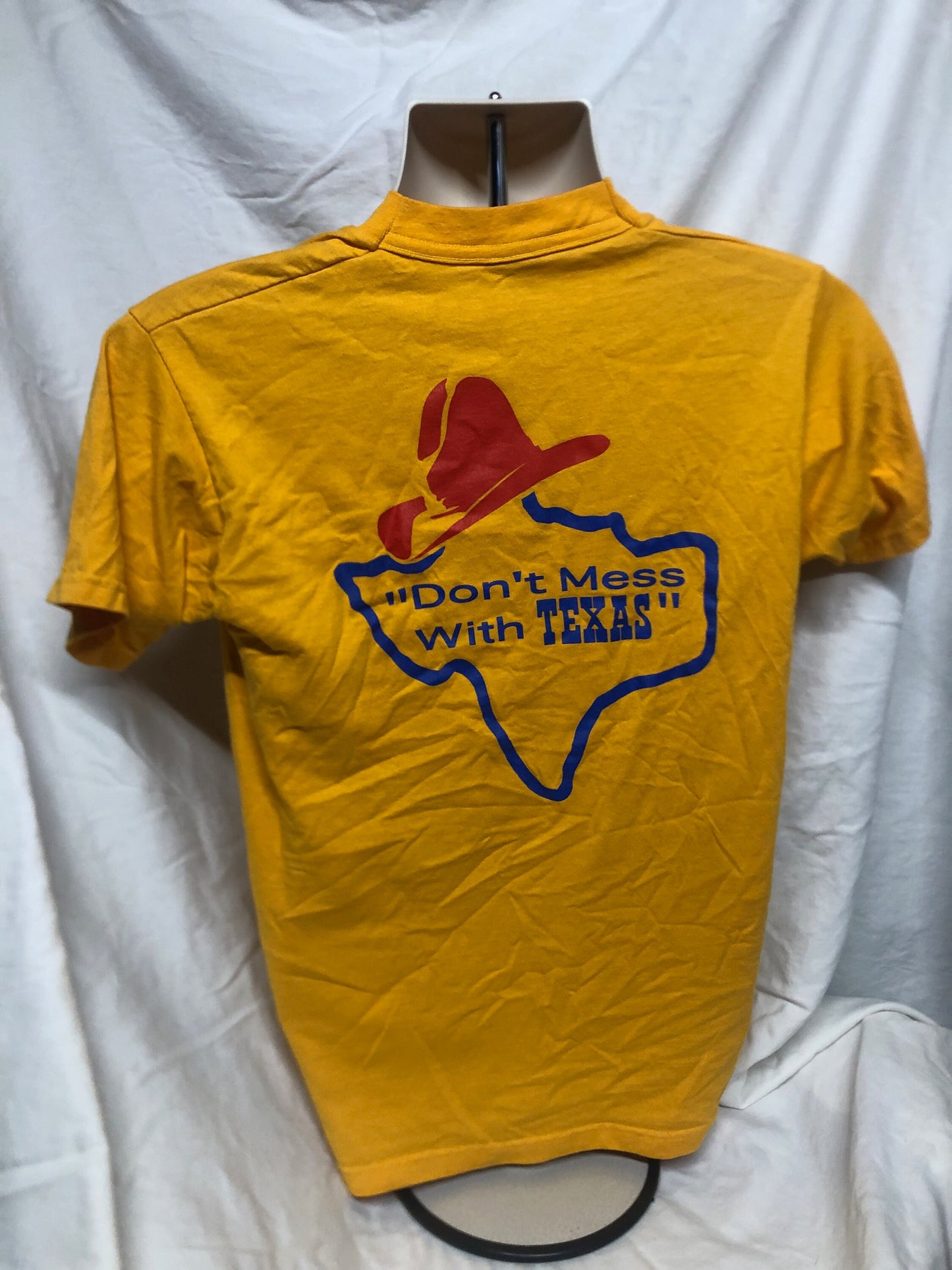 Vintage 90s Don't Mess With Texas Lone Star Steakhouse and Saloon Medium FOTL T-shirt Yellow
